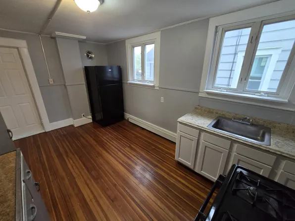 121 W End Dr, Syracuse, NY 13204