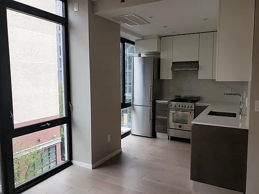 Rented by Chase Global Realty Corp | media 12