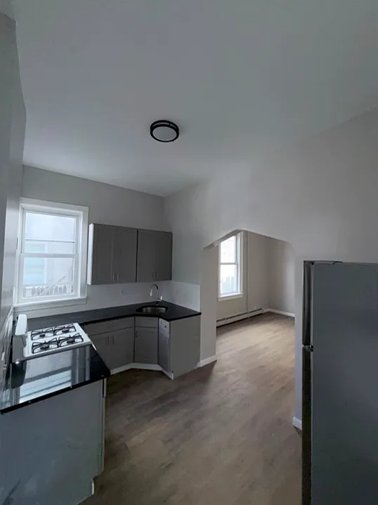 1 bed, 700 sqft, $2,000 — Photo 4