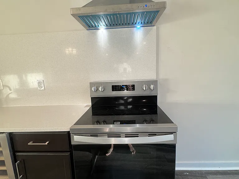 6922 Fountain Park Dr — Photo 2