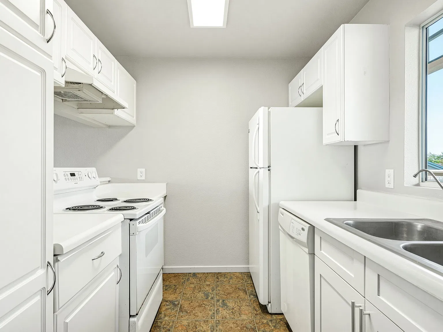 2 bed, 750 sqft, $3,150 — Photo 4
