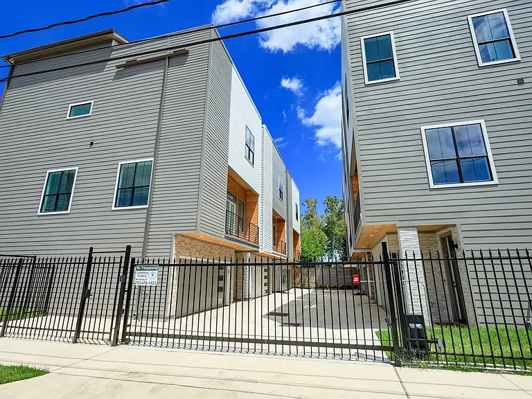 1303 E 27th St #A — Photo 22