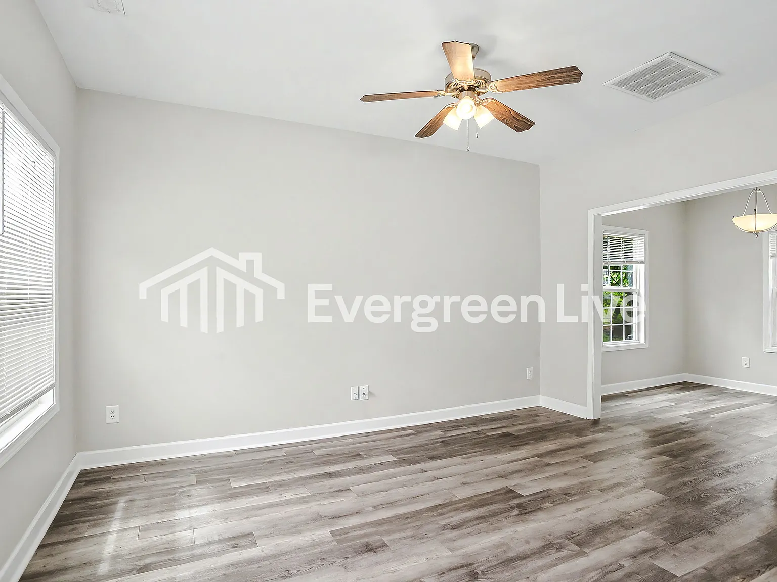 3 bed, 2.5 bath, 1300 sqft, $1,545 — Photo 3