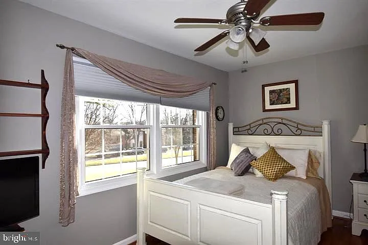 8244 Carrleigh Pkwy — Photo 15