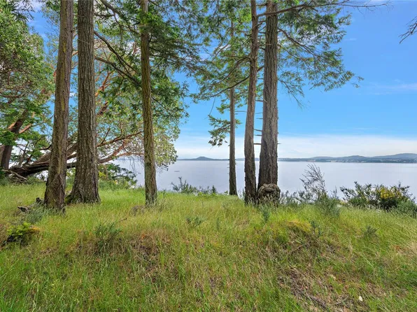 345 Evergreen Ln, Sidney Island, BC V0N 2G0