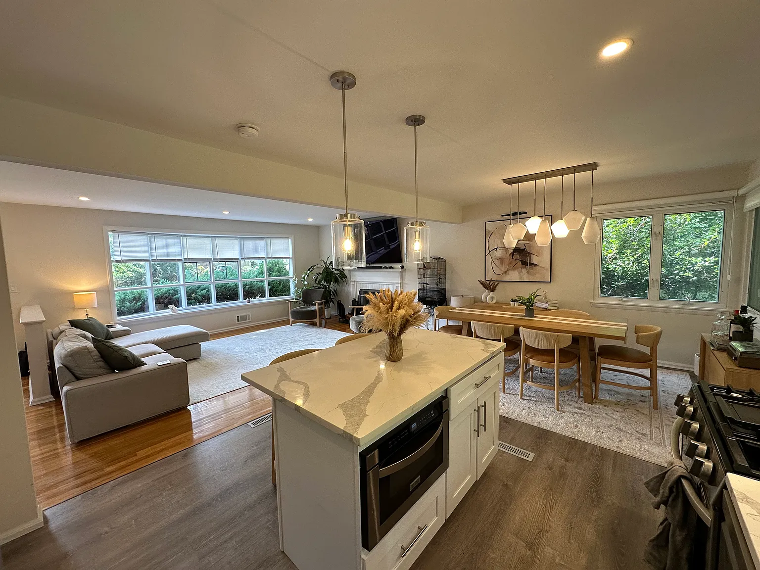 3 bed, 1.5 bath, $4,995 — Photo 2