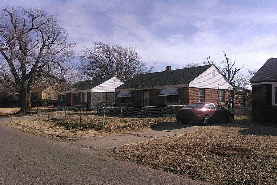 2nd image of 2208 Miramar Blvd