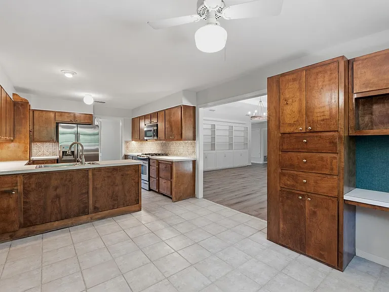 2802 Pecos St — Photo 15