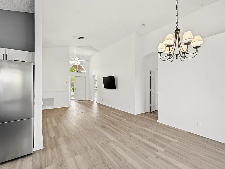 1852 Capeside Cir — Photo 6