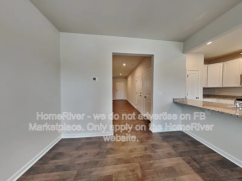 3 bed, 2.0 bath, 1432 sqft, $1,900 — Photo 4