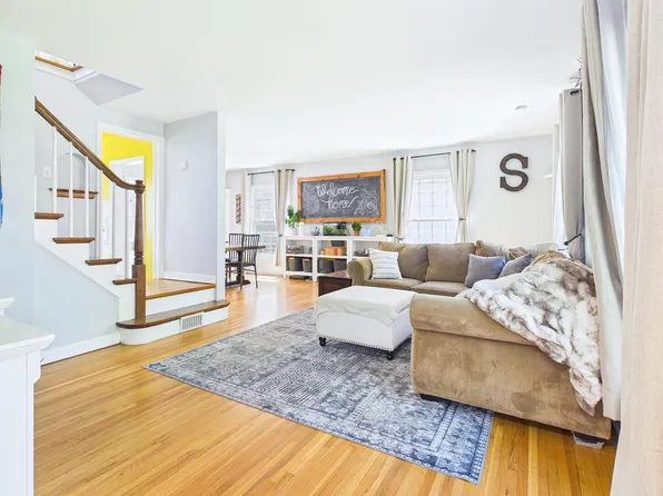 674 Montana Ave E, Saint Paul, MN 55106