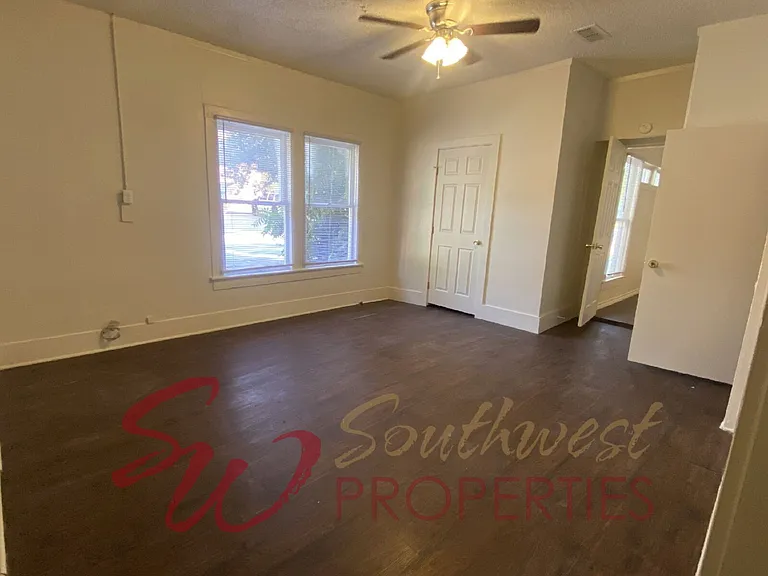 480 N Clinton St — Photo 4