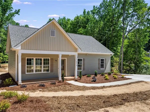 5575 Marty Ln, Clemmons, NC 27012