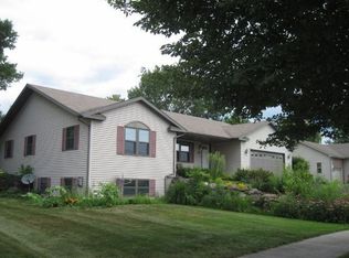 510 Bascom Hill Dr, Baraboo, WI 53913