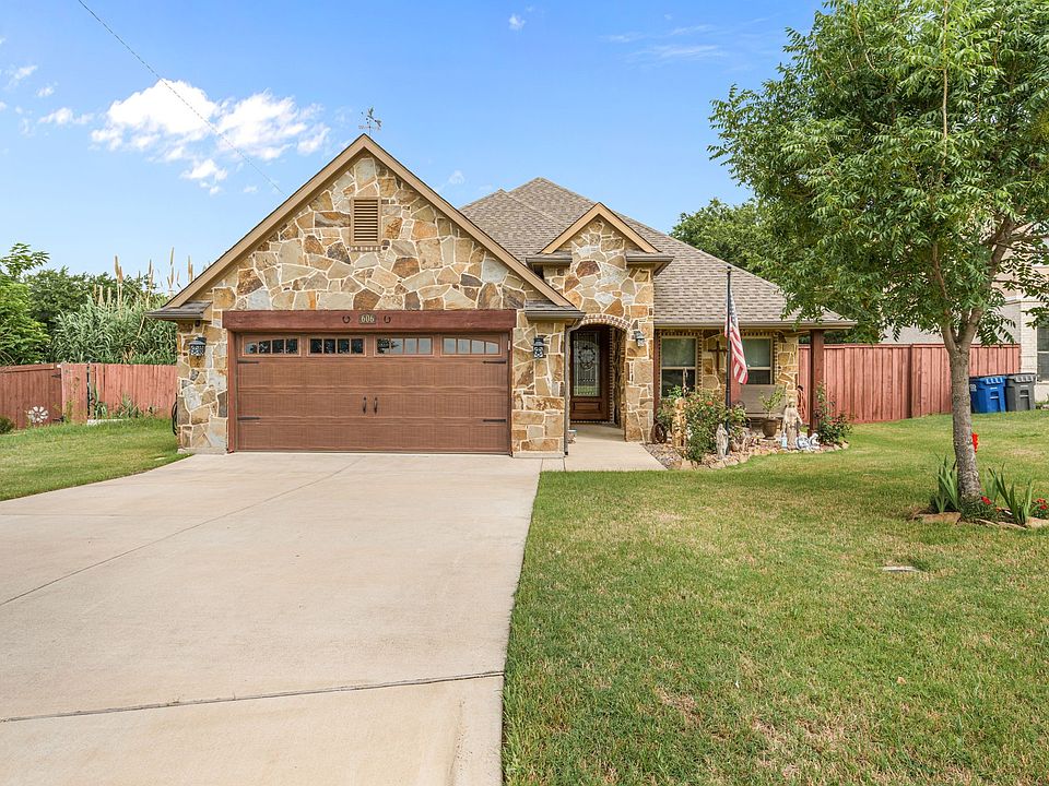 1st image of 606 Hillside Cir