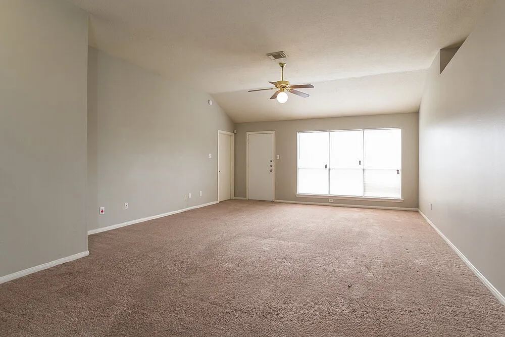 3 bed, 2.0 bath, 1437 sqft, $1,625 — Photo 4