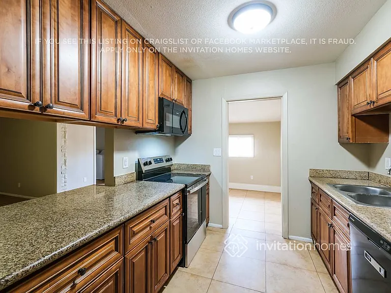 823 W 17th Pl — Photo 9