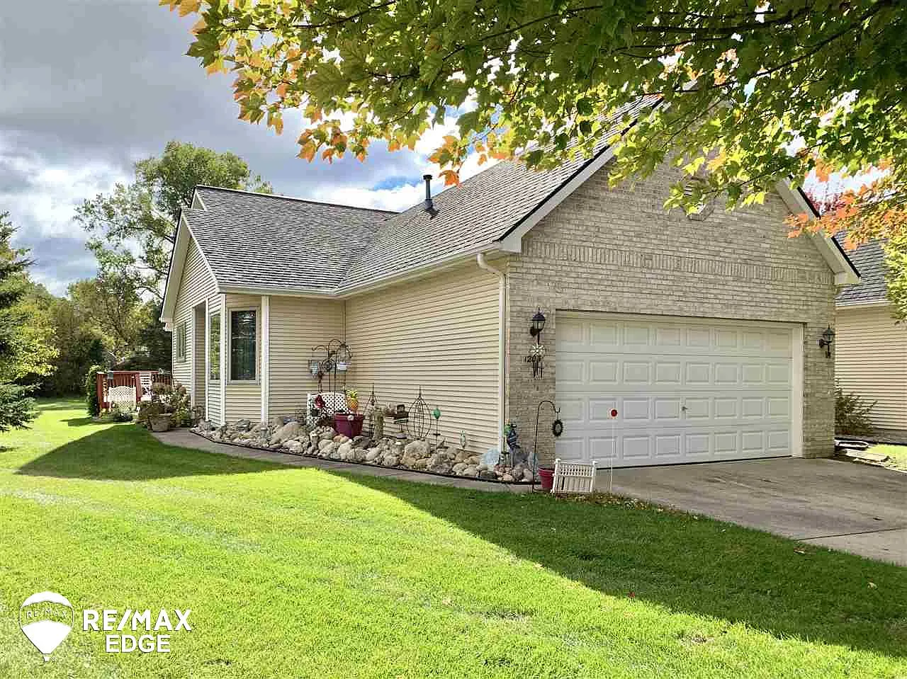 1203 Lempi Dr photo 1