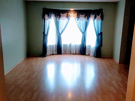 Spacious Living Area with Bay Window
