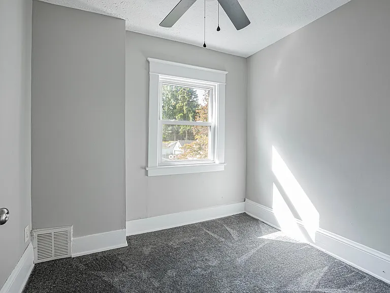 486 Sumatra Ave — Photo 20