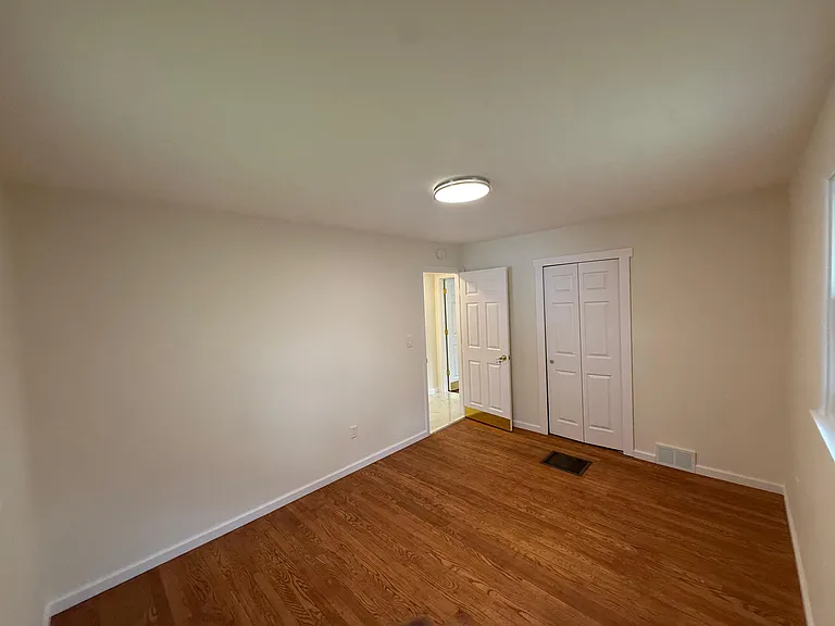 319 Barrington Rd — Photo 14