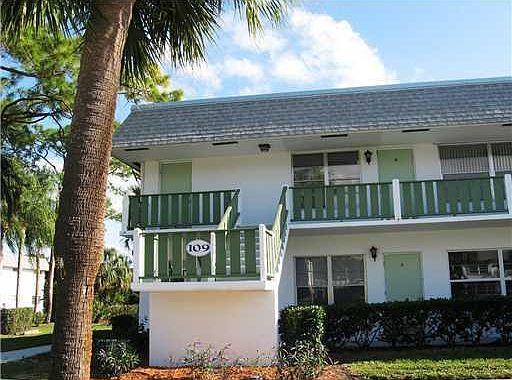 Home For Sale In Cedar Pointe