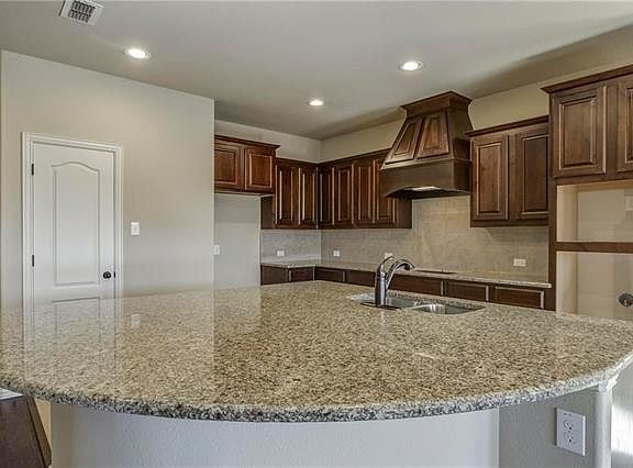 5th image of 1645 Lost Pines Ln