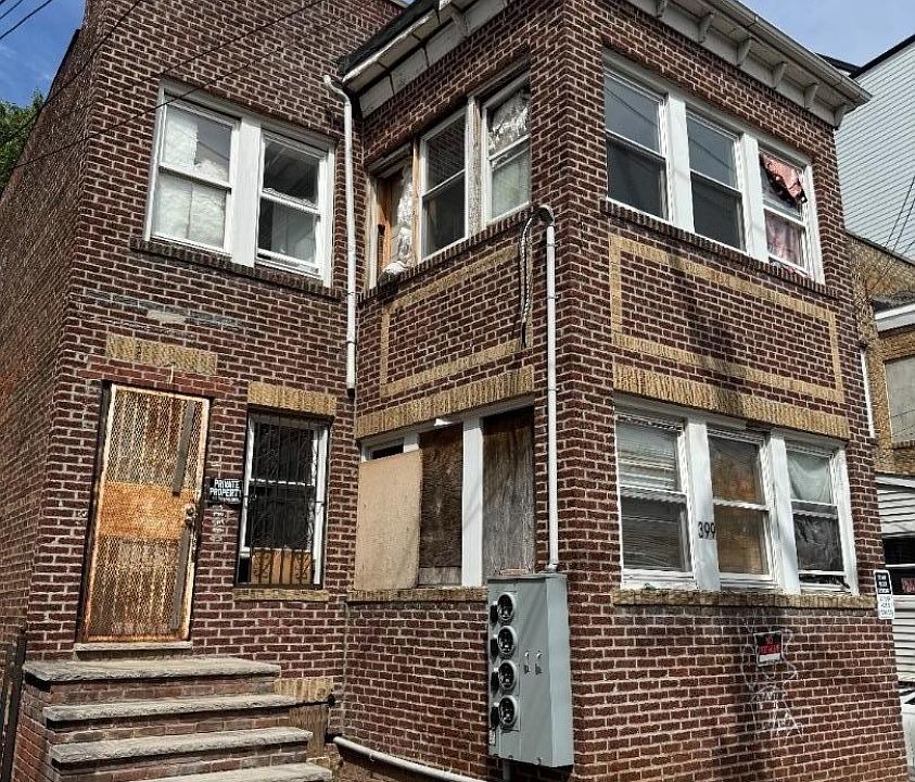 2nd image of 399 S 15Th St