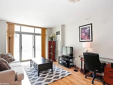 4th image of 600 N Dearborn St APT 606