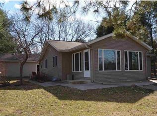 E1834 Lake Shore Dr, Iola, WI 54945