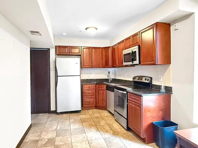 230 Market St #3 — Photo 10