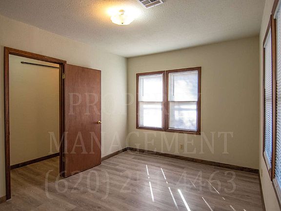 5th image of 815 W 1st St