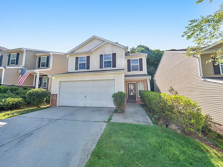 2830 Mayfair Dr — Photo 1
