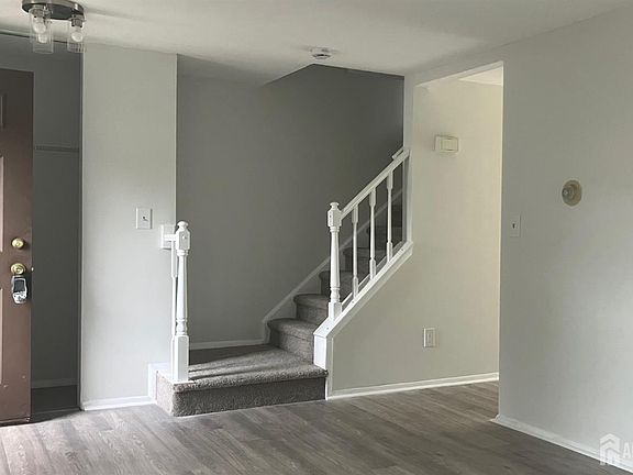 4th image of 27 Beechwood Ct