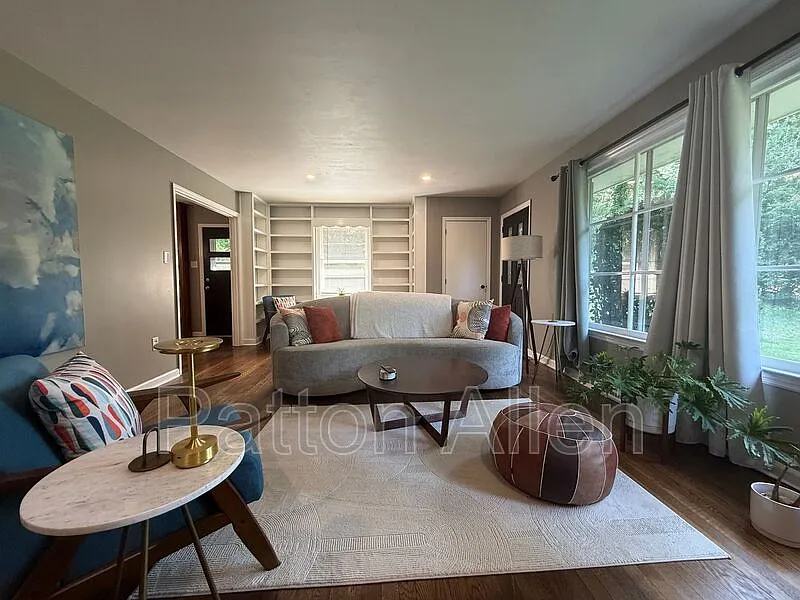 4 bed, 3.0 bath, 2828 sqft, $2,995 — Photo 4