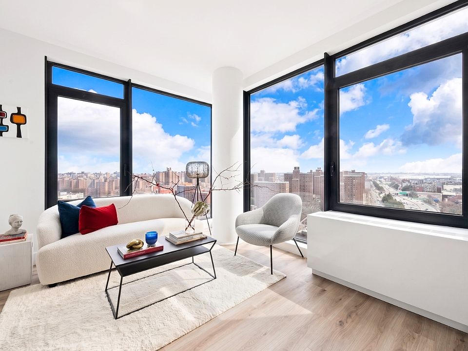1st image of 228 E 135th St #402