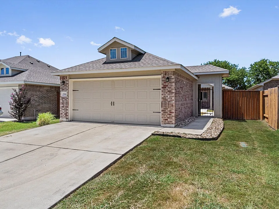 256 Pelican Bay Cir