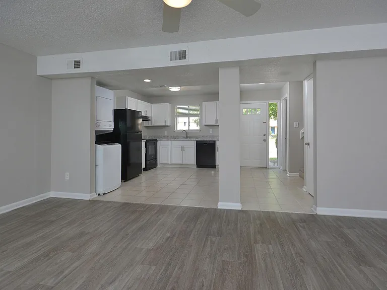 Pine Ridge Apartments — Photo 60