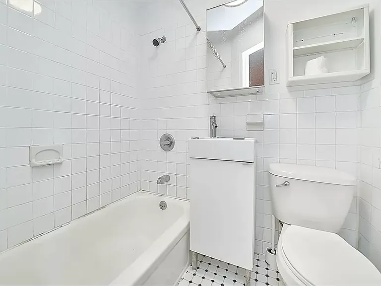 319 E 95th St #18 — Photo 4