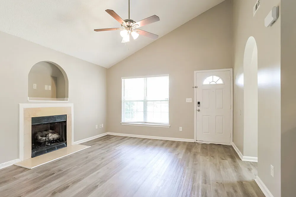 3 bed, 2.0 bath, 1250 sqft, $1,780 — Photo 3