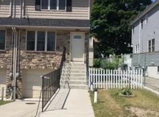 30 White St, Staten Island, NY 10305