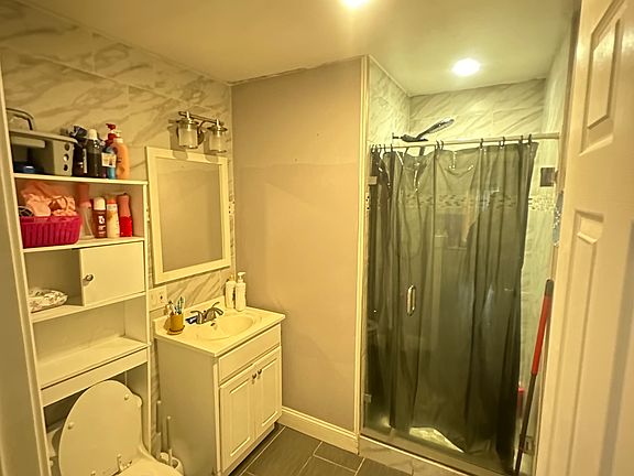 4th image of 70-72 Walnut St #1