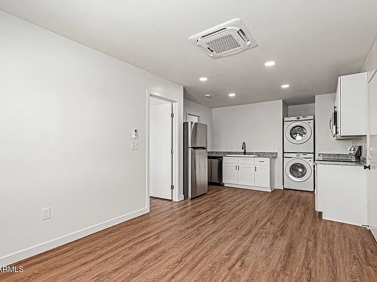 2119 W Mariposa St #2 — Photo 3