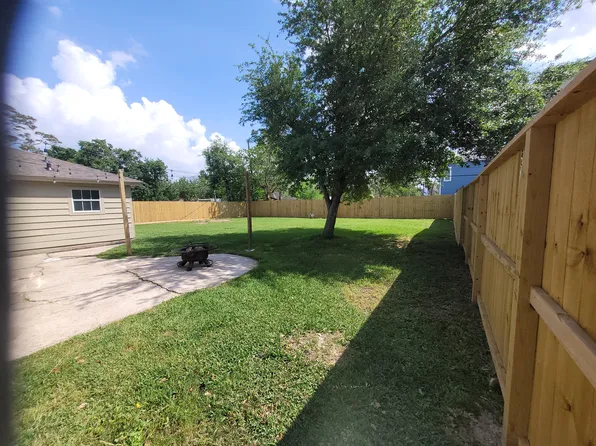 611 Baywood St, Shoreacres, TX 77571