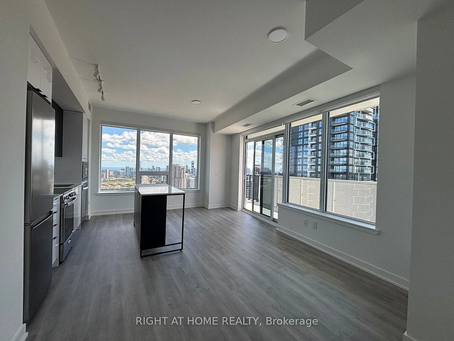 3 bed, $3,000 — Photo 2
