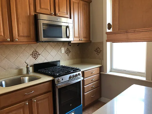 Rented by B.Belinda Realty LLC. | media 14