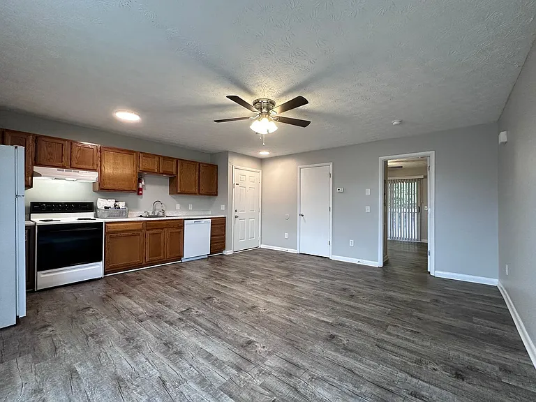 Lakeland Hills Apartment Homes — Photo 31