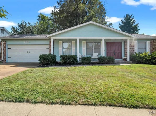 205 Barkwood Trails Dr, Saint Peters, MO 63376