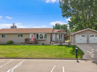 1112 25th St SE, Minot, ND 58701