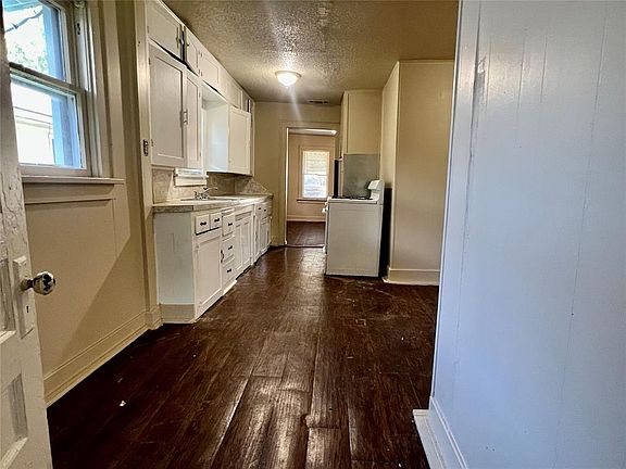 3rd image of 3311 S Shartel Ave